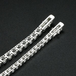 Pulsera de tenis de moissanita, collar de tenis, pulsera de boda para novias, pulsera delicada apilable, joyería facetada, boda para ella - Product Image 2