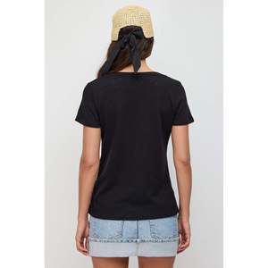 Camiseta básica de lino con cuello en V - Product Image 5