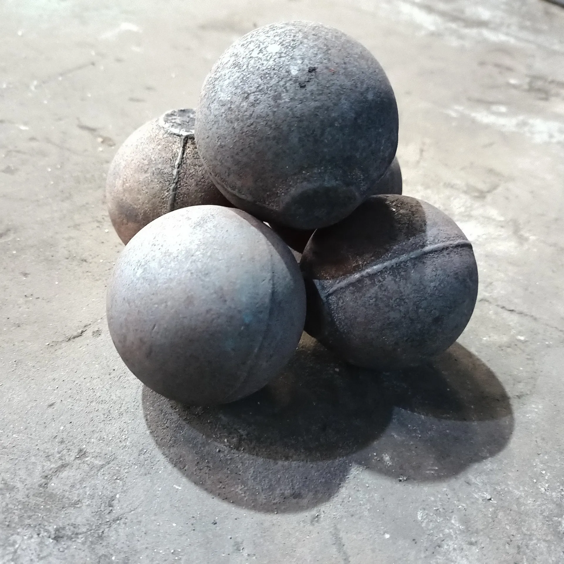 15 ila 120mm çok satan ürün OEM yüksek krom alaşımlı döküm taşlama çelik demir topu topu topu değirmen için vietnam'da yapılan