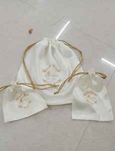 Bolsas de algodón hechas a medida con cordón, disponibles con estampado de tu logotipo, ideales para promociones de negocios y para regalar aways - Product Image 2