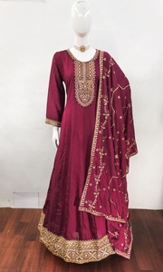Impresionante Vestido Anarkali de Diseño Indio-Pakistaní en Tela de Seda Premium con Bordado Zari y Lentejuelas, Exclusivo para Fiestas y Bodas - Product Image 2
