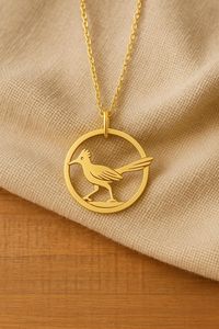 Collar de Plata de Ley 925 con Baño de Oro Vermeil de 14K, Diseño Cristiano Minimalista de Pájaro Roadrunner, Colgante con Amuleto Espíritu del Desierto, Joyería Animal - Product Image 3