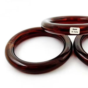 Elegantes brazaletes de resina hechos a mano con flores secas reales, joyería inspirada en la naturaleza - Product Image 1