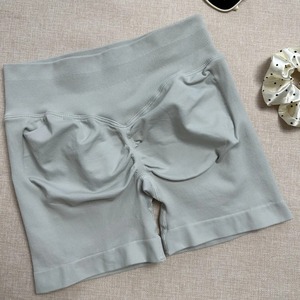 Couleur bonbon explosif trois sections taille serrée plissée sans couture trois points sport Yoga Shorts - Product Image 5