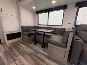 Remolque Jayco Jay F-l-i-g-h-t S-l-x 380DQS 2026 Usado en Buenas Condiciones, Listo para la Venta - Product Image 2