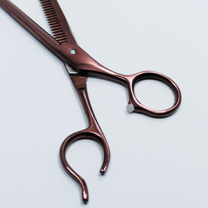 Ciseaux de barbier professionnels de haute qualité en acier inoxydable couleur titane, en acier haute teneur en carbone - Product Image 6