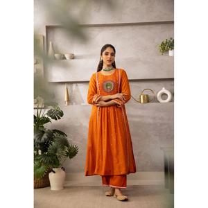 Vestido bordado de viscosa naranja Anarkali, ropa étnica india acampanada larga para mujer con mangas completas Dupatta para bodas, festivales - Product Image 1