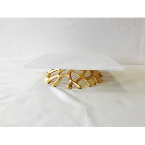 ขาตั้งเค้กสีเงินพร้อมท็อปหินอ่อนทรงกลม ของตกแต่งงานแต่งงาน ขาตั้งเค้กคุณภาพพรีเมียม งานฝีมือสุดหรู สำหรับตกแต่งโรงแรม - Product Image 6