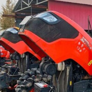 Tractor M704K de 4 Ruedas, Seminuevo, con Motor Cummins de 65HP, 6001-8000 Horas, Componentes de Bomba y Motor - Precio Económico - Product Image 3