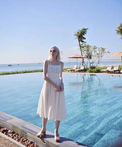 Nữ phong cách cổ điển màu trắng mini hoa off-vai A-line sundress mềm Linen cotton tự nhiên Vòng eo có thể giặt cho giản dị - Product Image 2