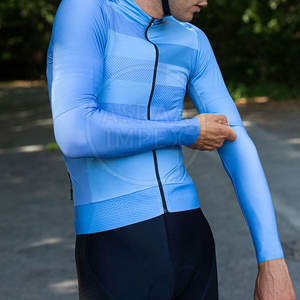 เสื้อขี่จักรยานของผู้ชายน้ำหนักเบาพิเศษแห้งเร็วระบายอากาศได้ดี2025บริการ OEM/ODM - Product Image 5