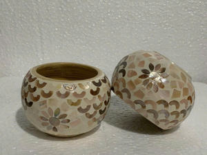 Pot en bambou fait à la main, pot rond en bois avec couvercle, pot en bambou fait à la main avec incrustation de nacre, couleurs de coquille d'œuf, fête des parents - Product Image 1