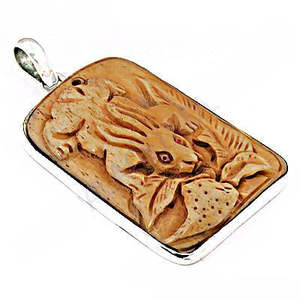 จี้กระดูกแกะสลักขอบเงินแท้ ดีไซน์กระต่าย - Product Image 1