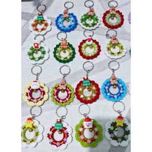 Crochet porte-clés de Noël fabriqué à la main laine ornement vacances accessoire pour cadeau du Vietnam - Product Image 1