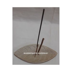 Incienso de Piedra de Savia Natural con Aspecto Hermoso, Forma Redonda, Tallado a Mano con Diseño de Hojas, para Decoración de Templos, en Agarbatti - Product Image 1