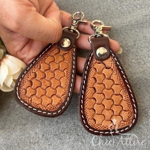 Porte-clés en cuir sculpté à la main porte-clés de voiture promotionnels accessoires en cuir de vachette véritable porte-clés mignons pour unisexe - Product Image 1