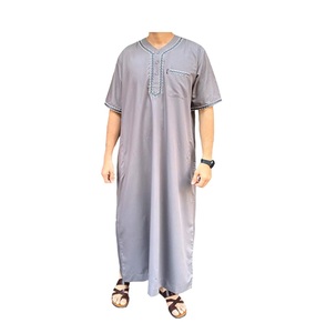 Venta al por mayor por encargo de los hombres de tela de seda tradicional islámica vestido árabe Al Daffah Jubba Thobes con personalizar su logotipo - Product Image 1
