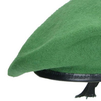 Chapeaux de béret à la mode fabriqués avec une finition lisse et une coupe douce offrant un équilibre entre le charme traditionnel et les chapeaux d'usure modernes