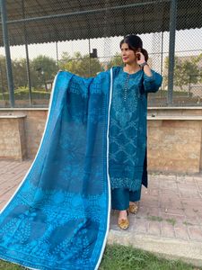 Trajes de Invierno para Mujer, Shalwar Kameez de Diseñador, Trajes de Invierno Bordados para Mujer - Product Image 4