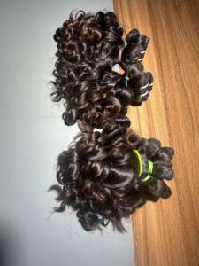 Vente en gros d'extensions de cheveux humains Remy indiens bruts non traités, faisceaux alignés de cuticules bouclées de bébé vierge du vendeur - Product Image 4