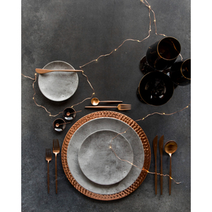 Nouvel arrivage d'assiettes de chargement en cuivre martelé Plaques de fond décoratives de dernière conception Plats de réglage de table de la plus grande qualité - Product Image 3
