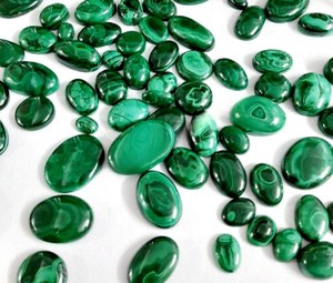 Lot de pierres précieuses cabochon de malachite naturelle polies en vrac pour fournitures de fabrication de bijoux - Product Image 1