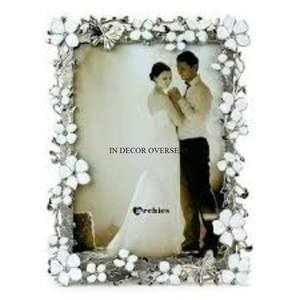 Qualité supérieure Métal Argent Brillant Poli Et Blanc Couleur Poudre Enduit Fleurs Designer Cadre Photo Pour Photos De Mariage - Product Image 1