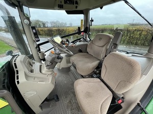 รถแทรกเตอร์มือสองคุณภาพสูงราคาดีที่สุด ยี่ห้อ John Deere รุ่น 6R 215 สำหรับขาย/ เหมาะสำหรับเก็บเกี่ยวข้าวโพด แครอท ข้าว ถั่วลิสง ข้าวสาลี - Product Image 2