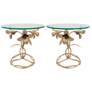 Table basse élégante en aluminium de conception florale avec le dessus en verre approprié aux intérieurs de salon et aux buts décoratifs - Product Image 2