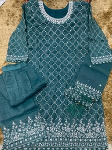 Nouvel ensemble de Kurta en soie lourde moderne de haute qualité ethnique indien et pakistanais Salwar Kameez par Sterling Creations - Product Image 4