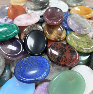 Pierre de lune arc-en-ciel Offre Spéciale naturelle, pierre de cristal ovale polie, forme ovale pour la guérison Reiki - Product Image 4