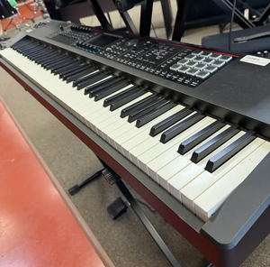 MEILLEURE OFFRE 08 Musique Claviers Workstations 88 touches avec moteur sonore multitimbral doté de Super NATURAL - Product Image 1