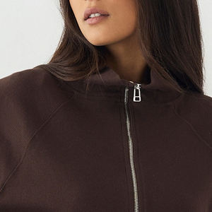 Sudadera de Color Sólido para Mujer, Acabado Liso, Ajuste Cómodo con Cierre de Cremallera, Material Suave para Mayor Comodidad, Logotipo Personalizado - Product Image 2