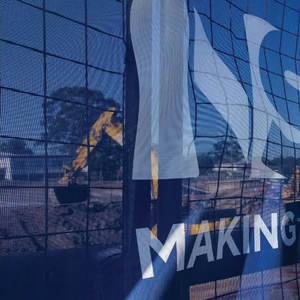 Recinzione Temporanea in PVC con Stampa Personalizzata, Design Economico con Pali <span class=keywords><strong>e</strong></span> Banner Nero, Rete da 8oz per Segnaletica Edile - Product Image 3