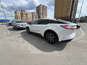 USED 2025 BZ5 550 Low Mileage Automatic <b>Panoramic</b> Sunroof LED lights LED Daytime Lights 6 Seats Ready to SHIP - Product Image 3