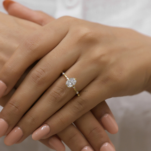 Anillo de diamante alargado delicado de compromiso fino de diamante de moissanita de corte ovalado de 1,50 quilates en oro rosa sólido de 18K para mujer - Product Image 4