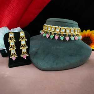 Conjunto de Gargantilla Colgante de Latón y Cobre con Perlas de Imitación Kundan, Joyas Vjoshijewels, Elegancia de Lujo Atemporal, Gargantillas de Moda - Product Image 3