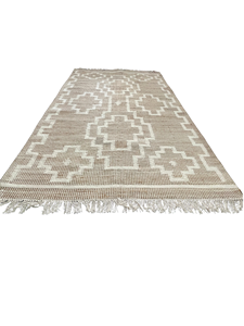 Vente en gros de tapis tuftés à la main de qualité supérieure avec finition en fil durable avec fond antidérapant et couleur vive, parfaits pour le salon de l'Inde - Product Image 3