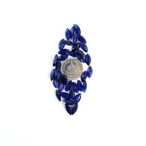 Saphir bleu naturel de Bangkok, taille marquise calibrée 8x12mm, minéral facetté poli, tons bleu royal, violet, gris, transparent - Product Image 4