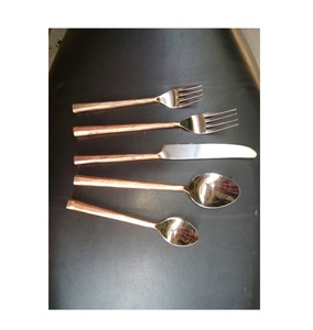 Juego de Cubiertos de Acero Inoxidable de Alta Calidad con Diseño Moderno, Juego de 3 Piezas Chapadas en Oro, Color y Logotipo Personalizables para Hoteles, Restaurantes y Uso Doméstico - Product Image 3