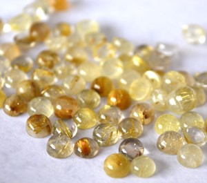 หินควอทซ์รูไทล์สีทองธรรมชาติทรงหลังเบี้ยทรงกลม6มม. ควอทซ์รูไทล์สีทองทรงหลวม - Product Image 1