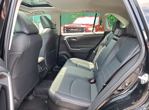 Toyota RAV4 Hybride XLE Premium AWD 2023, sans taxe, en excellent état, avec livraison mondiale - Product Image 3