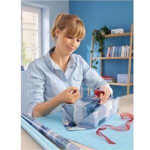Dispensador Manual Recargable Mini con Cinta Adhesiva Transparente sin Solventes Tesa de 19 mm x 10 m, Roja/Azul (TESAFILM) - Product Image 3