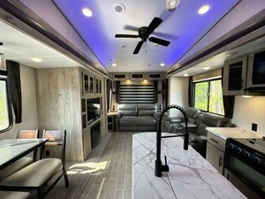 Used 2021 F-o-r-e-s-t R-i-v-e-r A-r-c-t-i-c W-o-l-f 3550S-U-I-T-E Caravan RV Trailer 4x4 Travel - Product Image 3