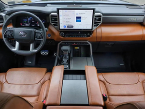 Toyota Tundra 2024 Usada en Excelentes Condiciones, Edición 1794, Crew Max, Volante a la Izquierda, Asientos de Cuero, Cámara Trasera, Pantalla Táctil, Faros de Xenón - Product Image 2