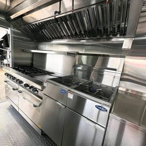 Camión de comida móvil usado 4x4 - Product Image 6