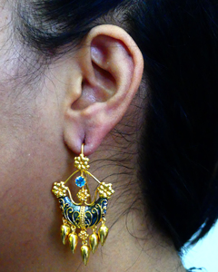 Boucles d'oreilles pendantes classiques et tendance en argent sterling 925 fabriquées en Inde, bijoux de mariage avec topaze bleue et placage or pour femmes - Product Image 6