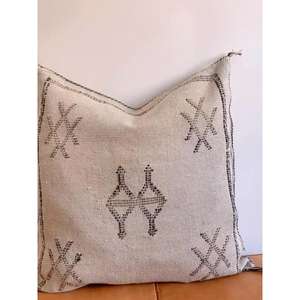Funda de Almohada Marroquí Hecha a Mano, Funda de Cojín Tradicional Bereber, Cojín Decorativo Boho para Sofá, Almohada Decorativa de Algodón para el Hogar - Product Image 1
