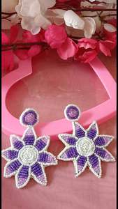 Boucles d'oreilles uniques faites à la main avec Stitch Art - Product Image 3