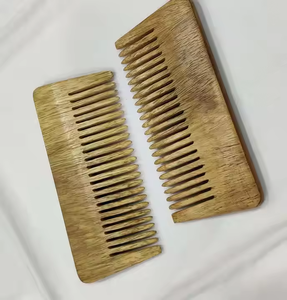 Peine de madera de Neem de alta calidad Unisex Indian Artware 100% auténtico respetuoso con el medio ambiente pelo de diente ancho barba orgánica por Crescent Crafts - Product Image 1
